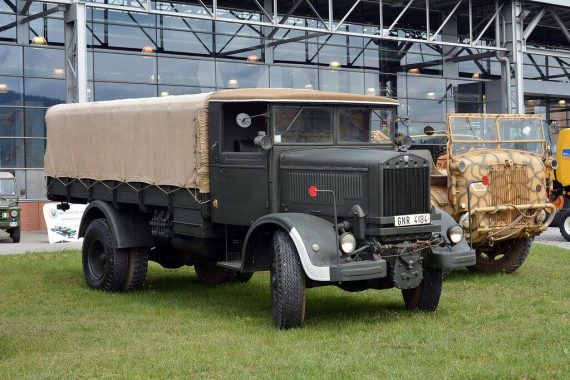 The Lancia 3Ro, a fairly unremarkable WW2-era truck except for the fact that it has gigantic 4771cc(!) 3 cylinder diesel powering it. I’ve never heard of any other truck using an engine like this.