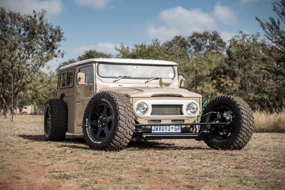1975 Toyota FJ40 Land Cruiser.