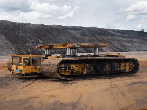 Thyssenkrupp transport crawler, they carry weights up to 1250t.