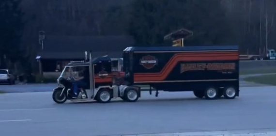 Harley Davidson Trike double-trailer semi