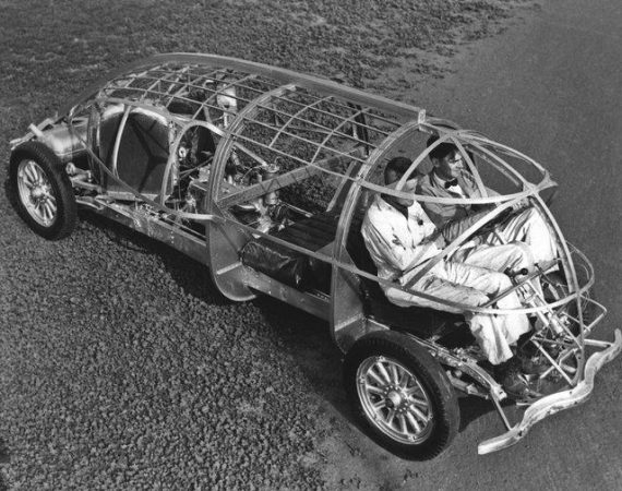 1935 Hoppe & Streur streamliner was built by Allen M. Hoppe and Allyn F. Streur in Hollywood, CA, and featured a rear-mounted 6-cylinder engine and an aluminium frame. Only the prototype was built.