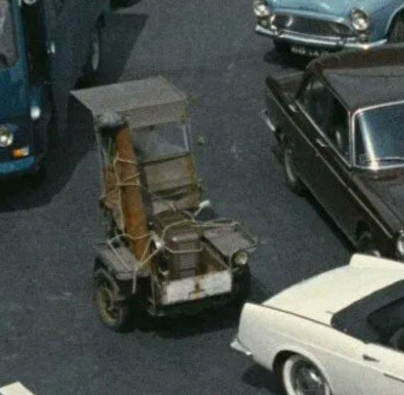 i saw this on a screenshot of the french movie Playtime (1967), what the hell is even that?