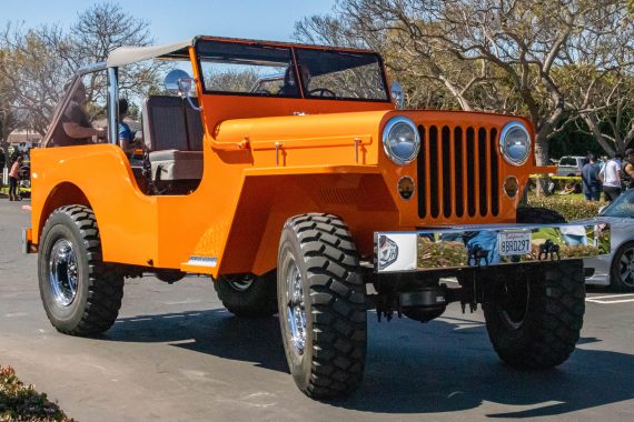 Based on a shortened M35 6×6 chassis, a 70% larger Jeep