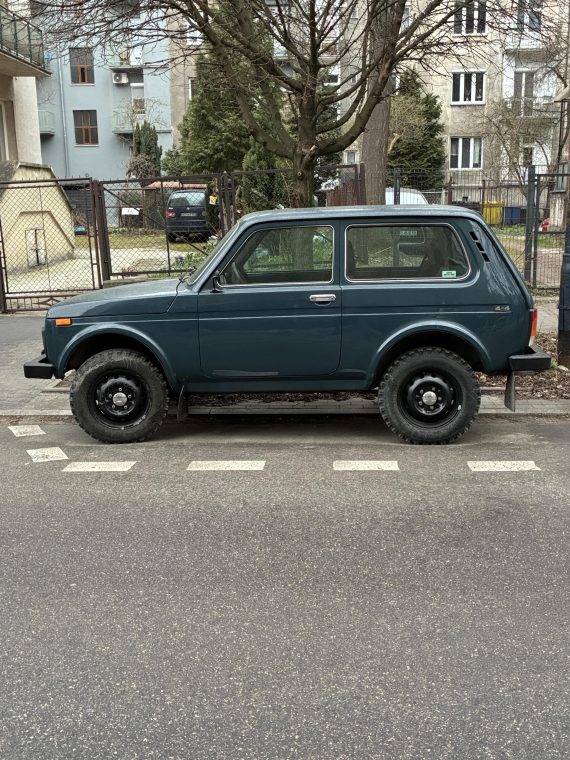 I’ll take this over a Land Rover any day. Don’t know what it is cause the writing is in cyrillic