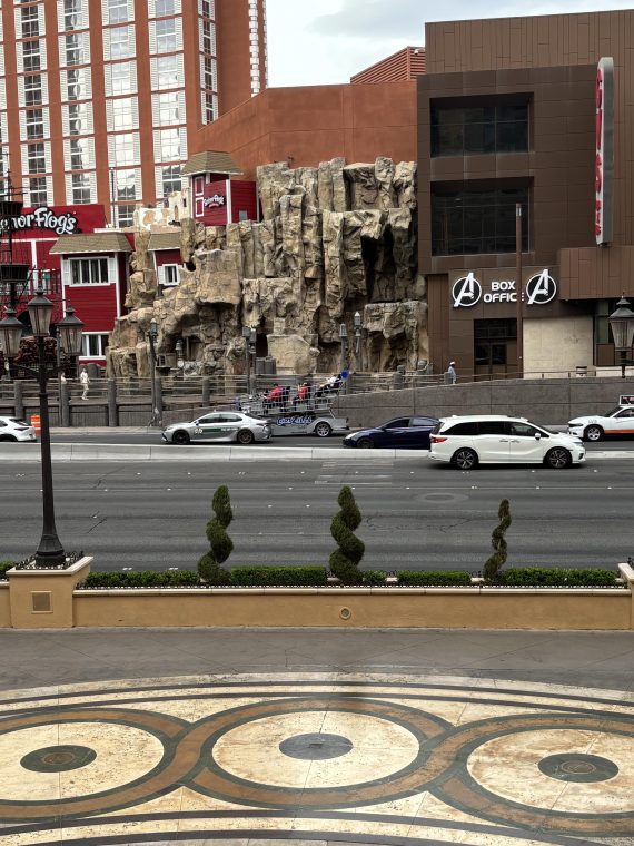 I spotted this shopping cart in Las Vegas, don’t know the story but I’m sure somebody out here does.