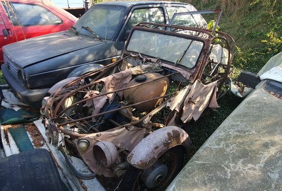 This one is even weirder in this condition – Velorex 16 after losing its faux leather skin. Like a skeleton of a decayed animal